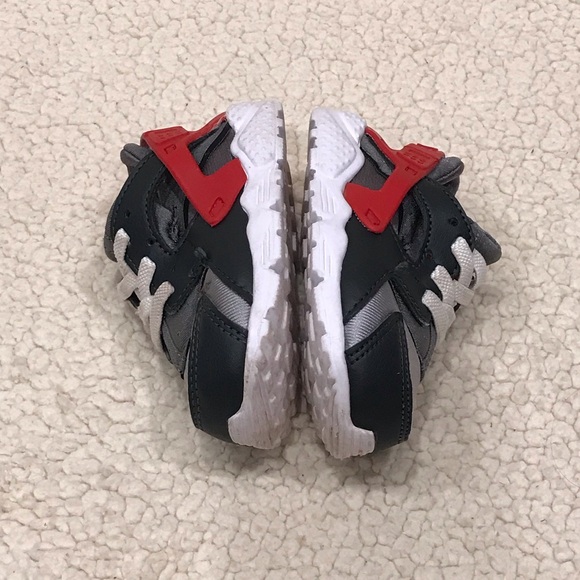 Nike Fashion Athletic Shoes
Toddler Boy or Girl Size 6
Smoke Free Home
Bundle & - Picture 12 of 13